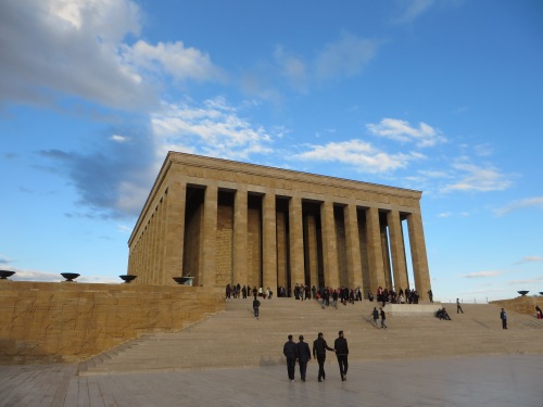 Touristenpflichtprogramm trotz Kater: das Atatürk Mausoleum (Ankara)